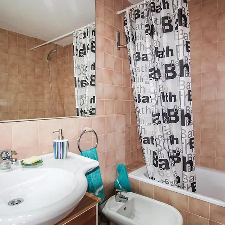 Apartment 3 Bedroom Lovely In Lametlla De Mar *